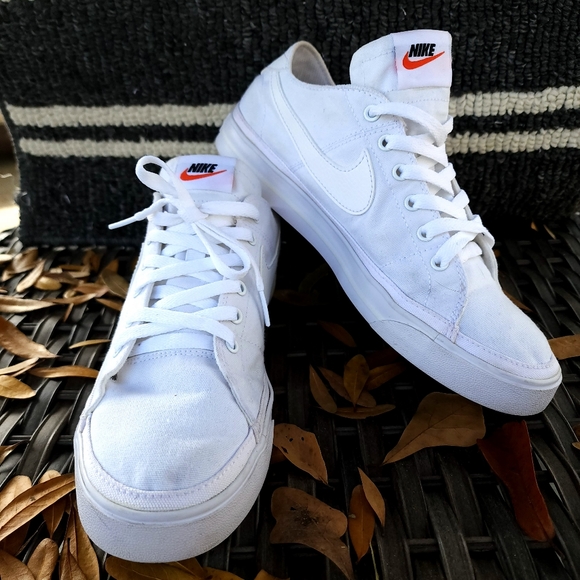 Woman's ll white nikes - Picture 6 of 10
